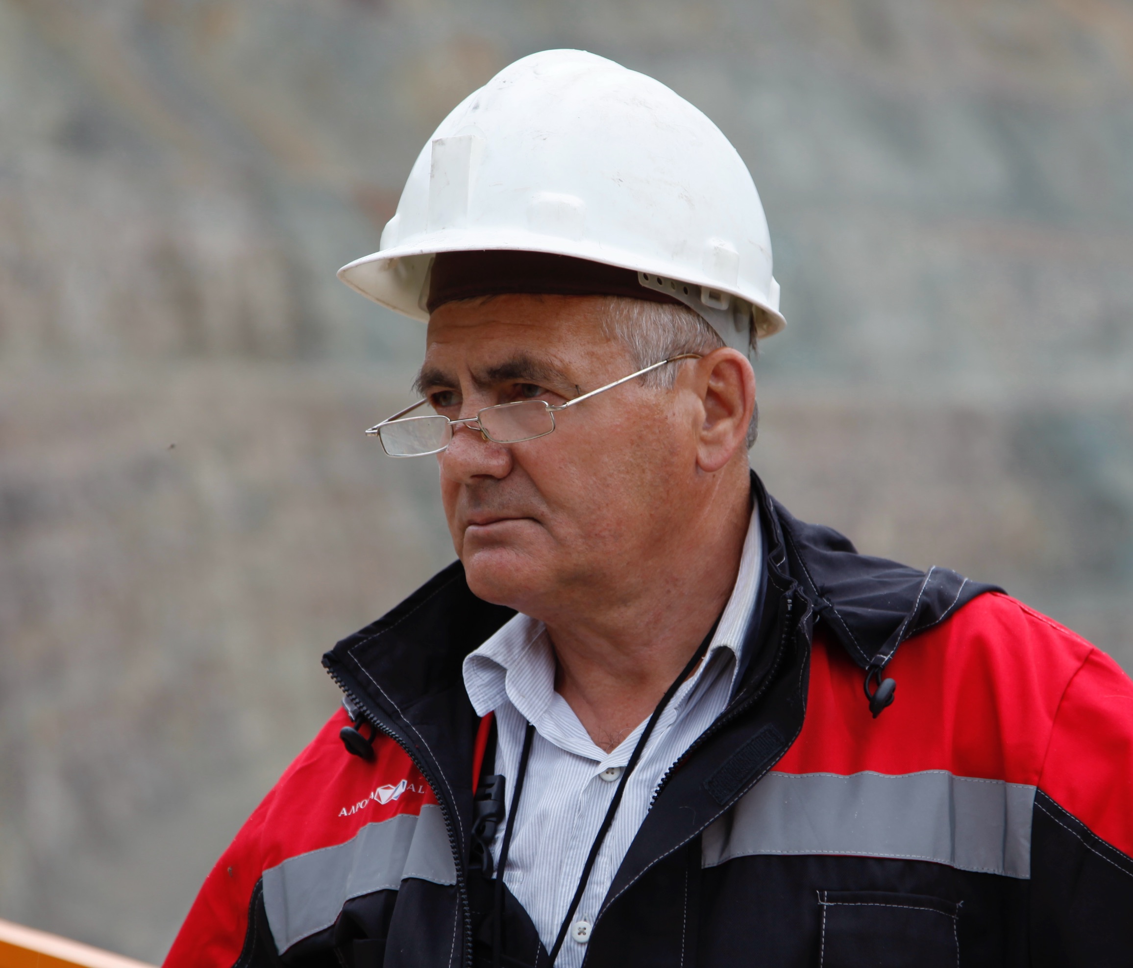 Senior HSE practitioner on an industrial site